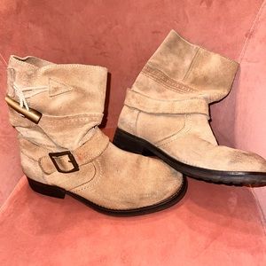 Zara vintage distressed leather boots! Small damage easy to repair! Size US 7